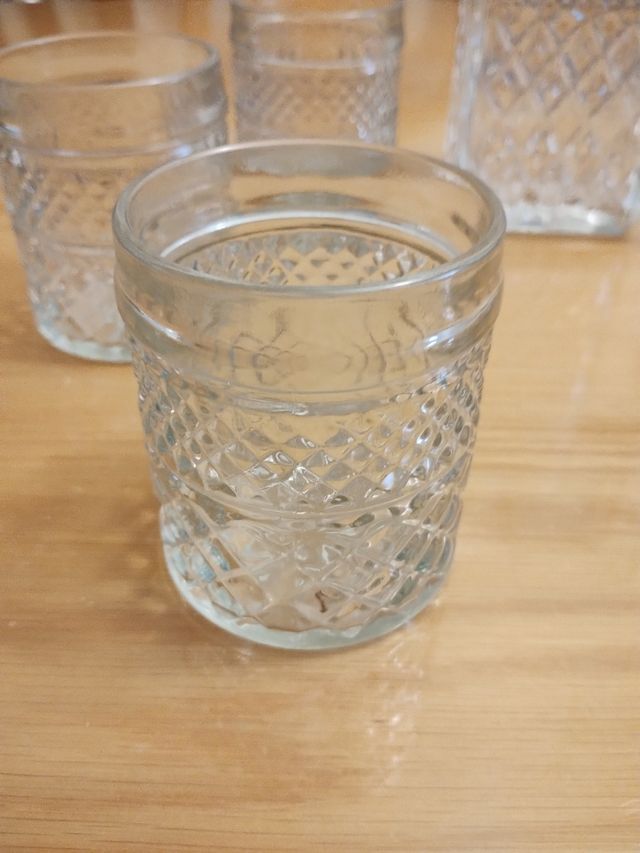 Antigua licorera y vasos vintage