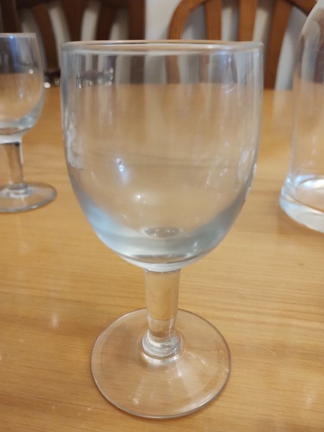 Antigua licorera y vasos vintage