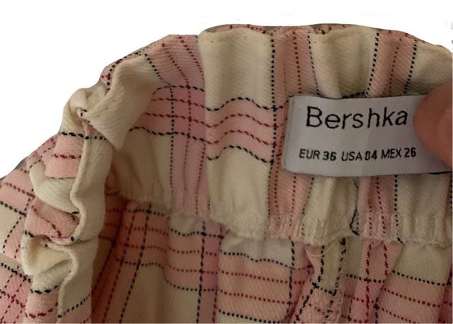 Pantalòn recto cuadros rosa Bershka