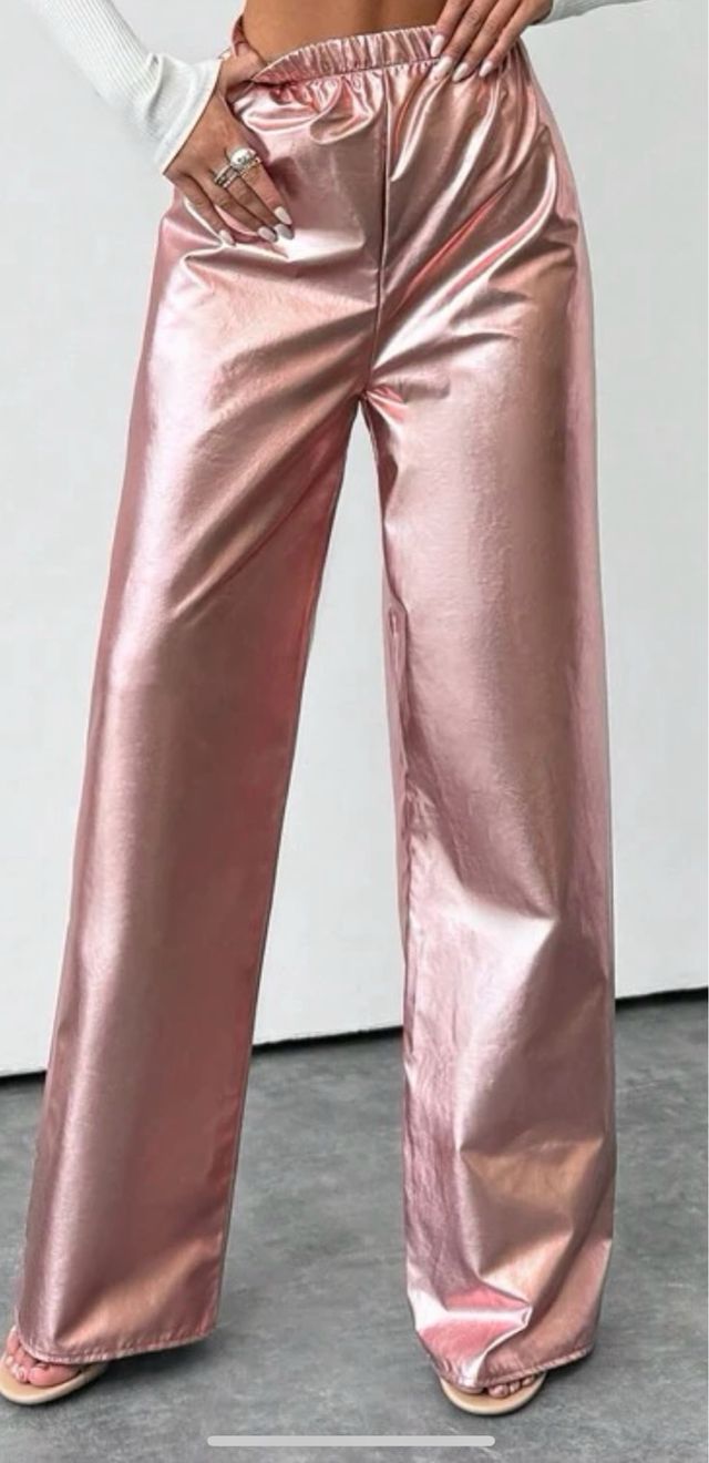 Pantalon rosa efecto metal