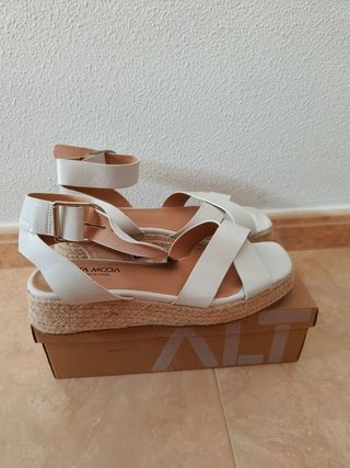 Sandalias blancas