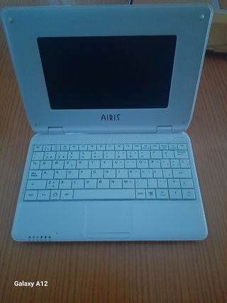 Ordenador blanco portatil