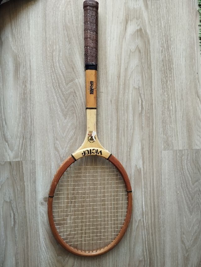 Racchetta vintage Victor in legno