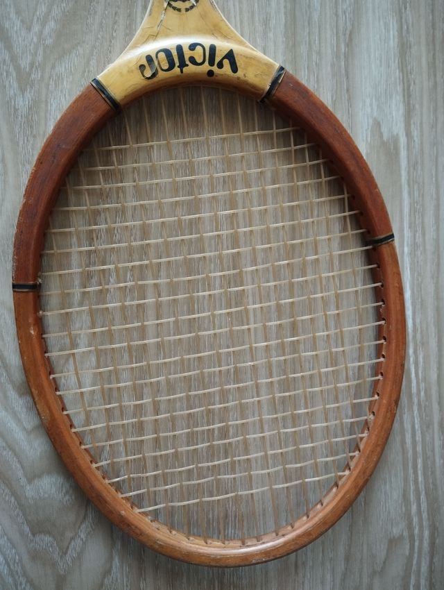 Racchetta vintage Victor in legno