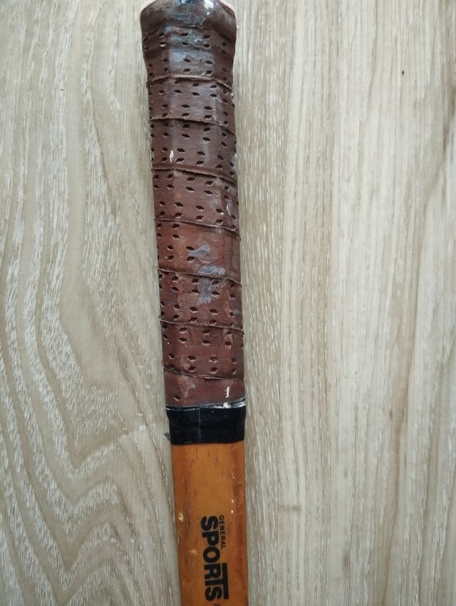 Racchetta vintage Victor in legno