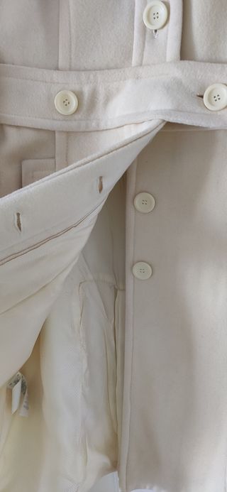 Abrigo paño blanco roto. Mango