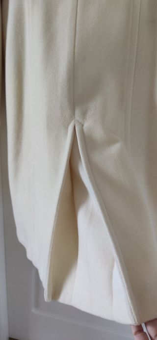 Abrigo paño blanco roto. Mango