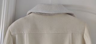 Abrigo paño blanco roto. Mango