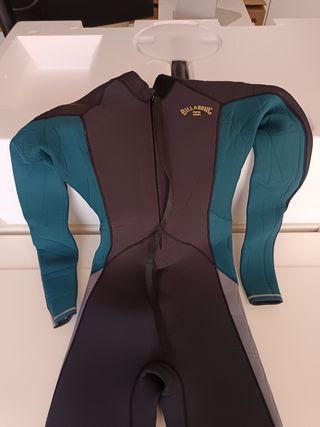 Traje de neopreno Billa Bong talla 14