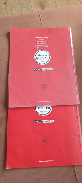 Dos libros matematikas 3 DBH  1 Y 2.
11 
euros los