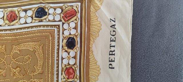 Pañuelo de Pertegaz es cuadrado 84x84