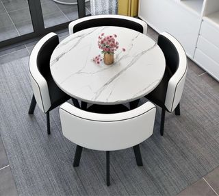 Mesa cocina 4 plazas, en perfecto estado.