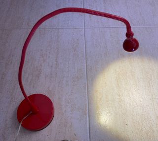 LAMPARA DE ESTUDIOS ROJA COMO NUEVA