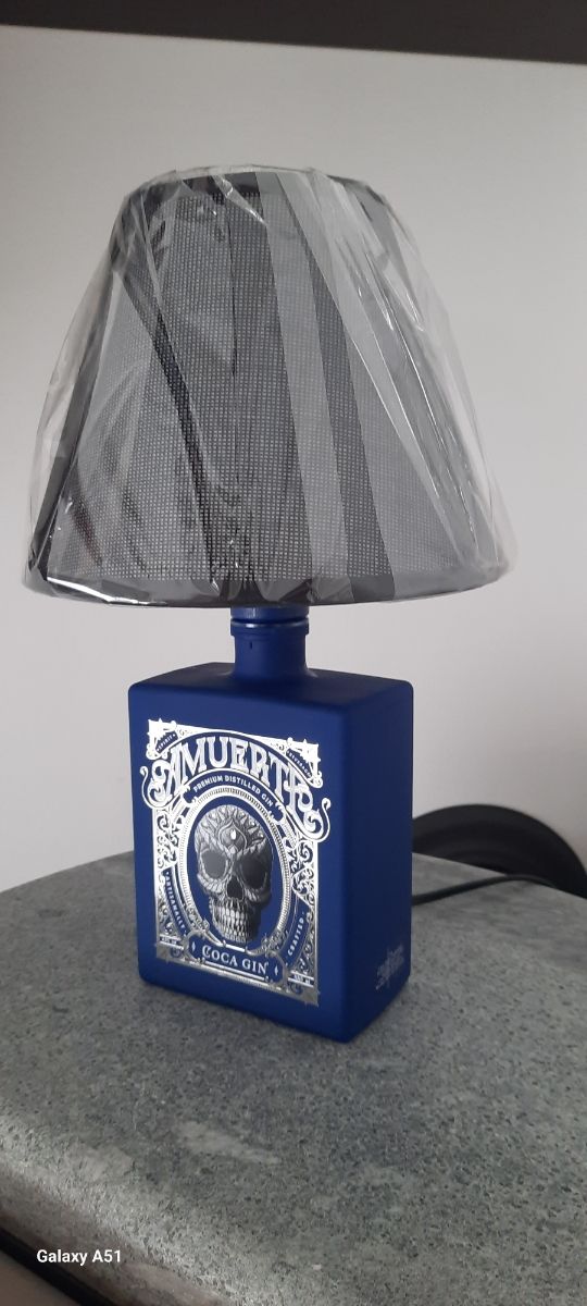 Lampada con Bottiglia di Gin Amuerte