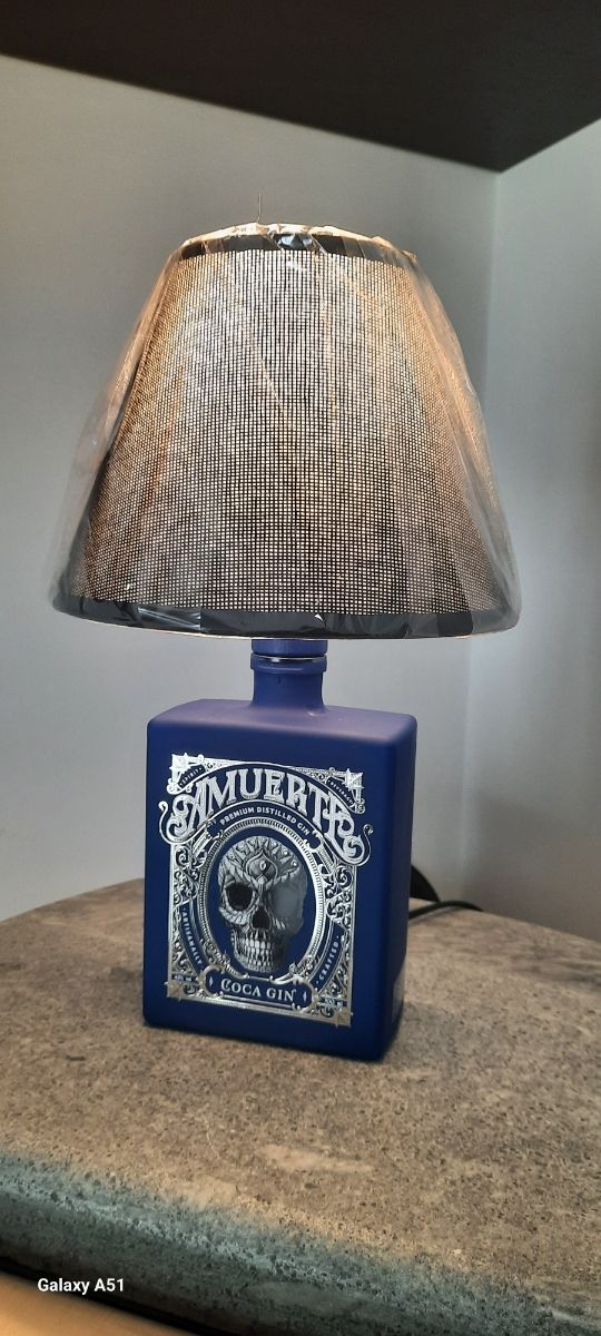 Lampada con Bottiglia di Gin Amuerte