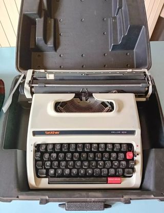 Typewriter Brother Deluxe 1613 vintage 