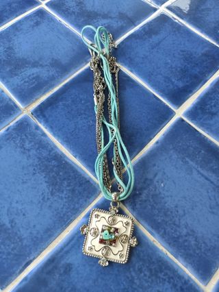 Collana con pendente quadrato da donna