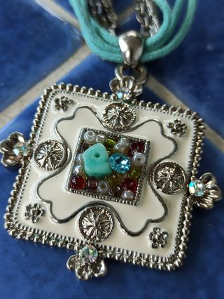 Collana con pendente quadrato da donna