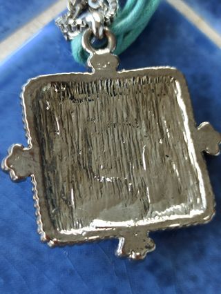 Collana con pendente quadrato da donna