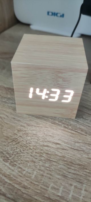 Reloj digital con alarma