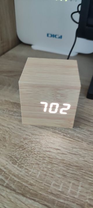 Reloj digital con alarma