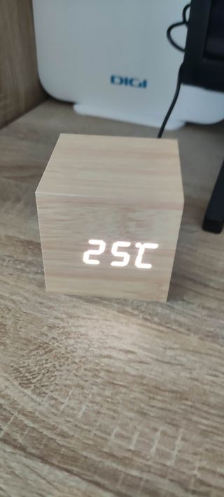 Reloj digital con alarma