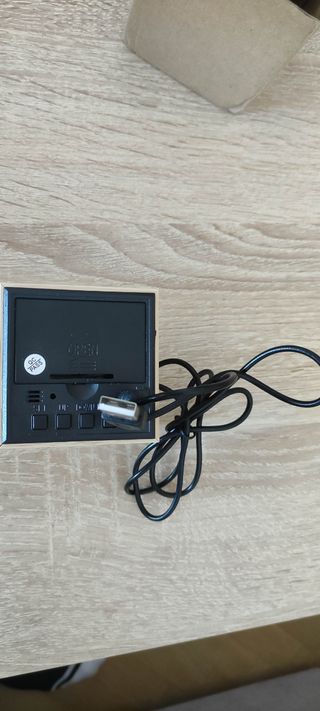 Reloj digital con alarma