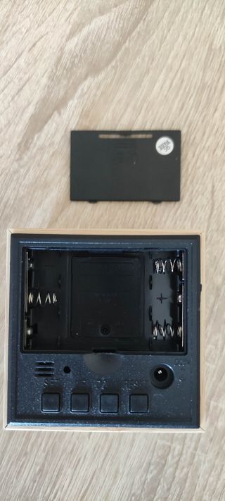 Reloj digital con alarma