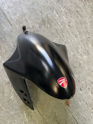 Guardabarros delantero carbono Ducati Panigale V2