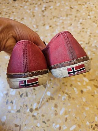 Zapatillas n 41 marca Napapijri.