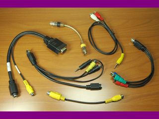 Adattatori per VGA, S-Video, RCA