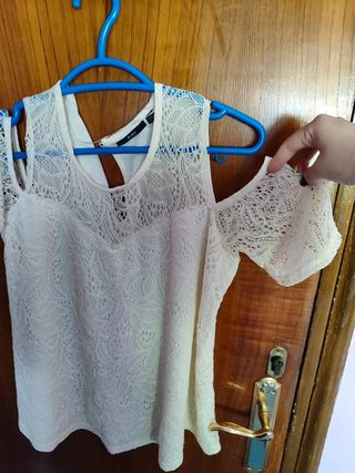 Blusa blanca con encaje