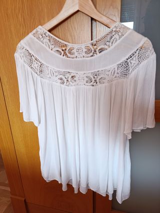 Blusa elegante con encaje