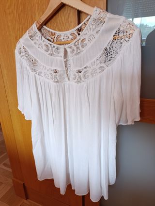 Blusa elegante con encaje