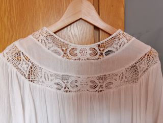 Blusa elegante con encaje