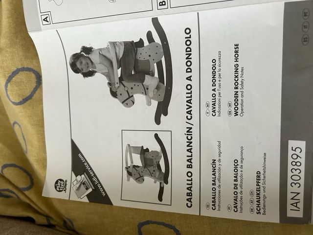 Caballito balancin de madera