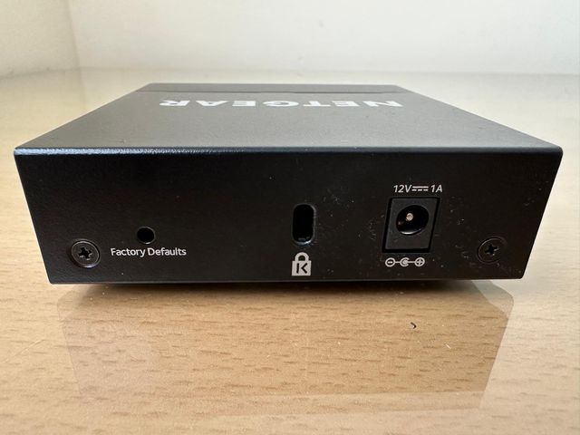 Switch de red 5 puertos NETGEAR GS305E