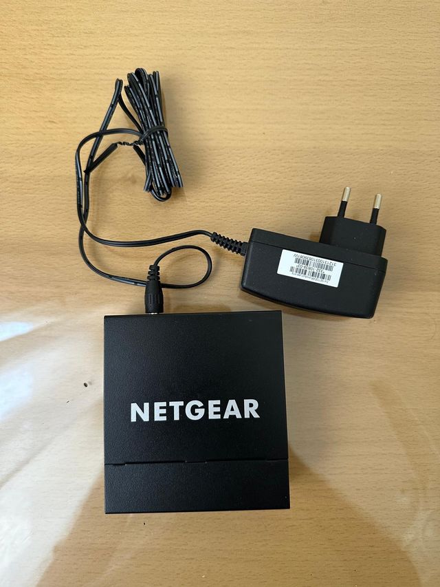 Switch de red 5 puertos NETGEAR GS305E