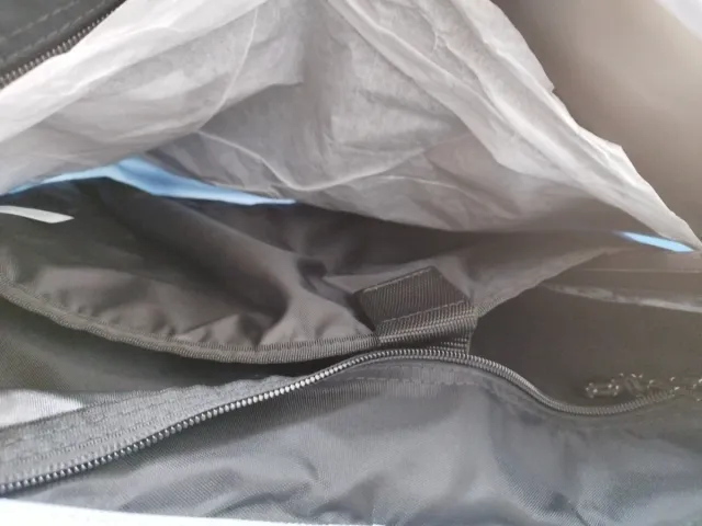 BOLSO BANDOLERA PARA ORDENADOR EASTPAK