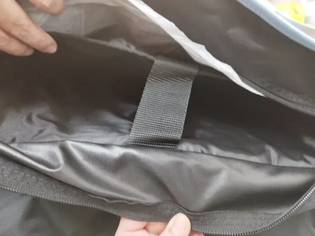 BOLSO BANDOLERA PARA ORDENADOR EASTPAK