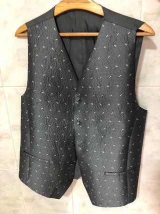 Traje con chaleco