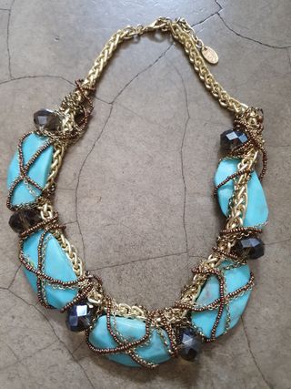 Colar com pedtas turquesa