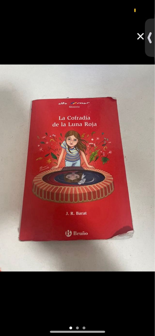 LA COFRADIA DE LA LUNA ROJA
