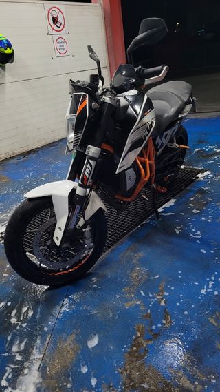 Ktm duke 690