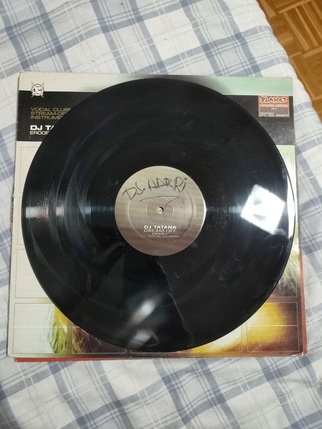 Dj Tatana ft. Goldenguy - Dream off