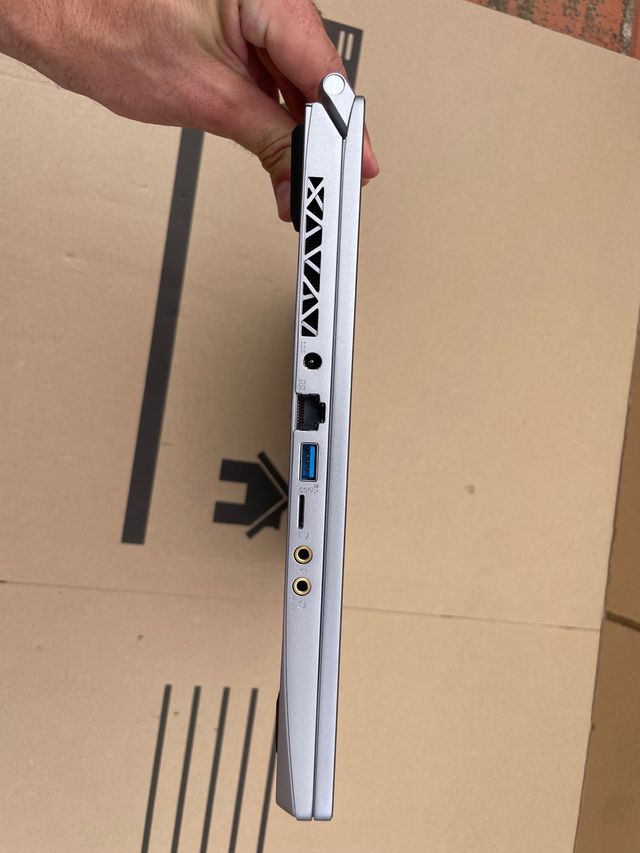 MSI Creator 17 A10SF