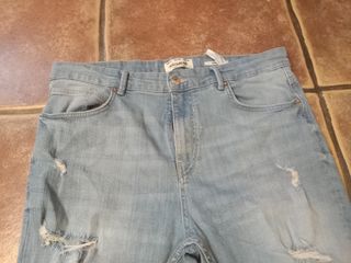 Pantalón vaquero hombre Pull and Bear.
