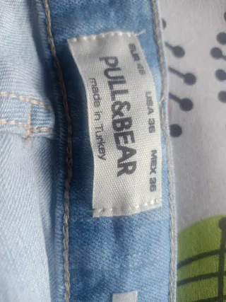 Pantalón vaquero hombre Pull and Bear.