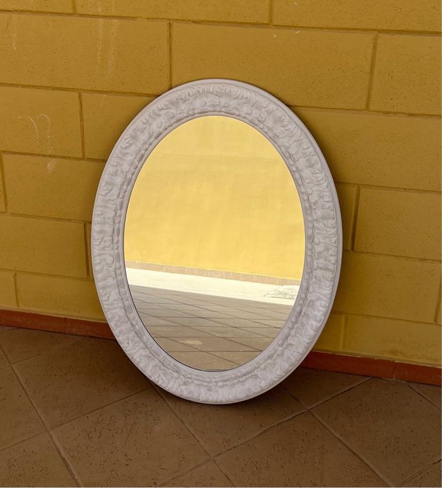 Specchio con cornice in legno