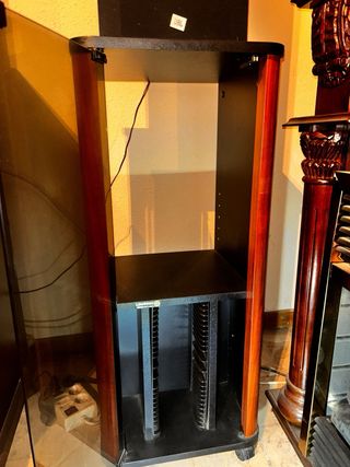Equipo de música Technics con altavoces JBL